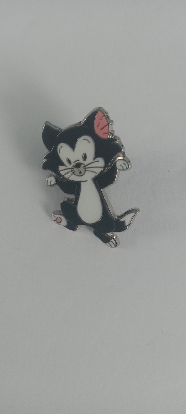 Disney Figaro cat pin.